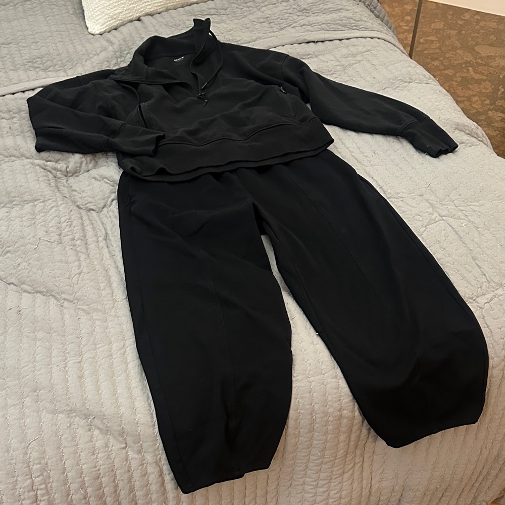 Old Navy Black Cropped Track Pants